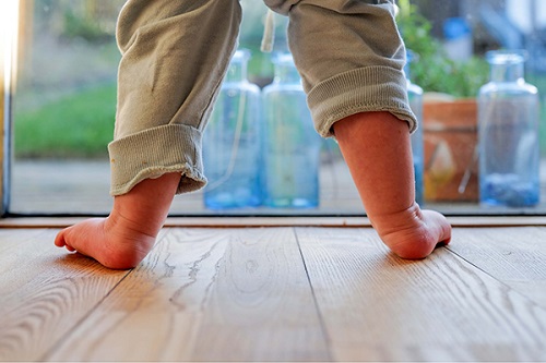 Dấu hiệu nhân biết bàn chân bẹt ở trẻ