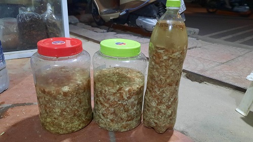Ngâm rượu củ địa liền giảm đau mỏi vai gáy