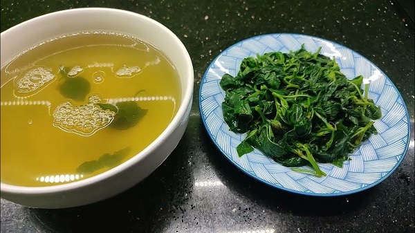 Dùng cây tầm bóp để nấu canh