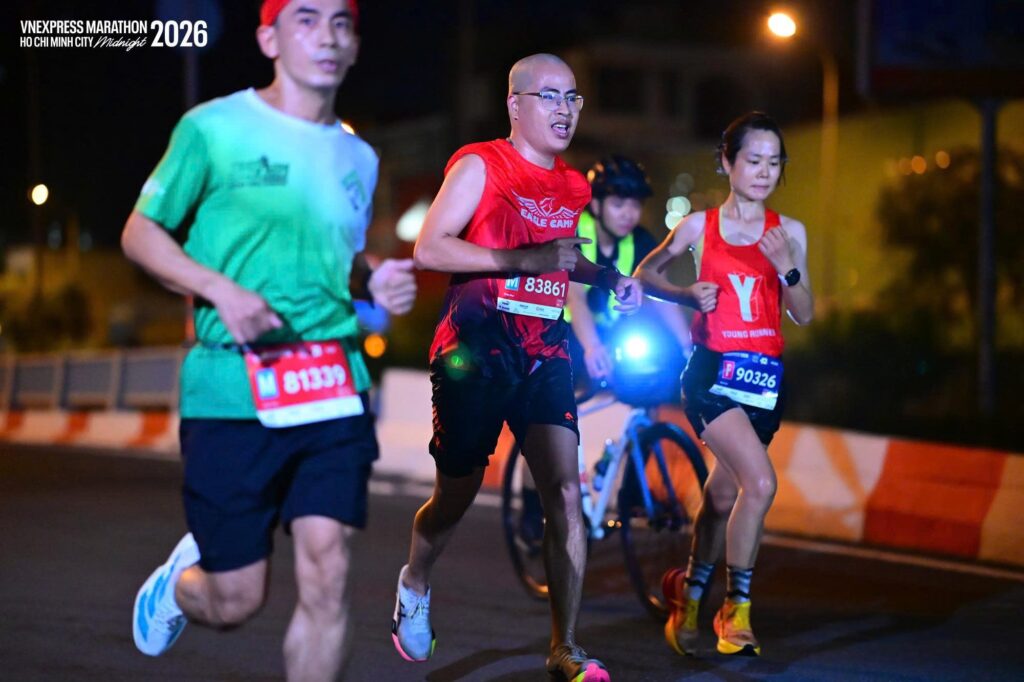 Dn Vũ Văn Thắng Đua Cùng VĐV Nguyễn Thị Thu Hà ( Hà Nhím)