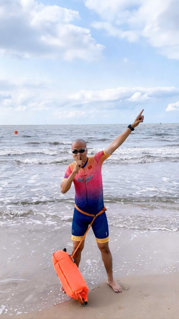 Vũ Văn Thắng cùng đội nhóm tập luyện trước Ironman 70.3