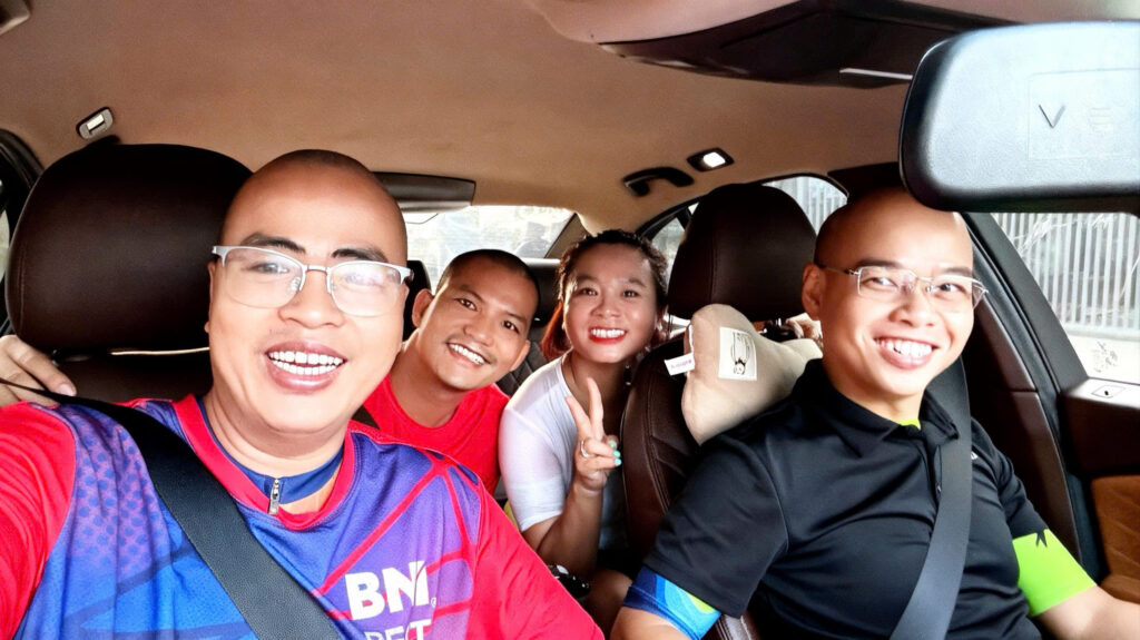 Vũ Văn Thắng đối mặt sóng lớn khi bơi biển Vũng Tàu