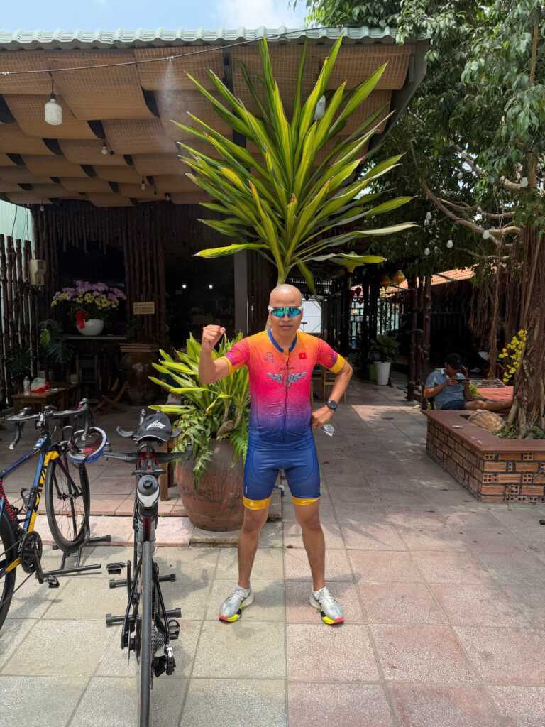 Vũ Văn Thắng Ironman 70.3 tập luyện cùng team Eagle Camp trên cung đường Cần Giờ