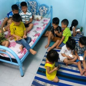 Không để khối nghỉ hè chơi điện thoại quá nhiều