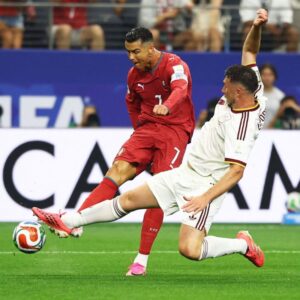 CR7 ra về đầy tiếc nuối sau trận Tây Ban Nha thắng 1:0